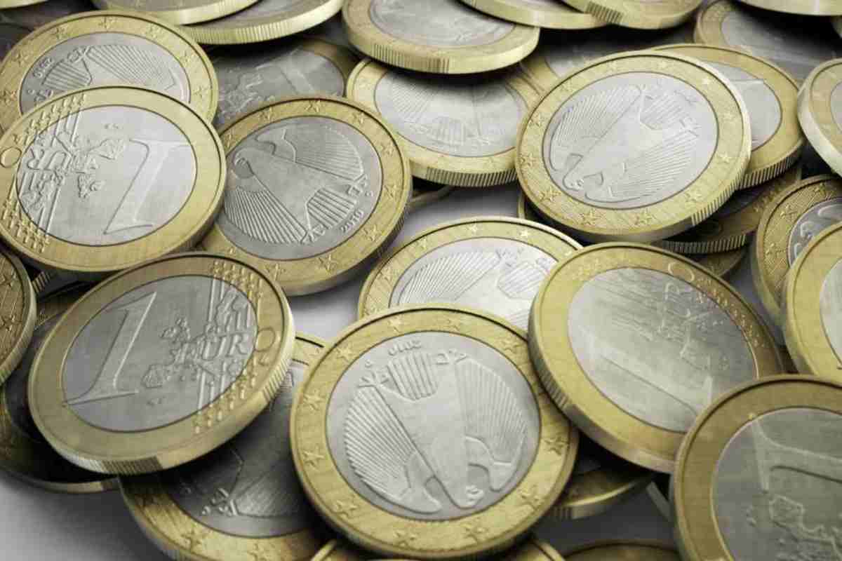 Moneta da 1 Euro senza stelle: c'è chi la sta vendendo a 18mila euro -  greenMe